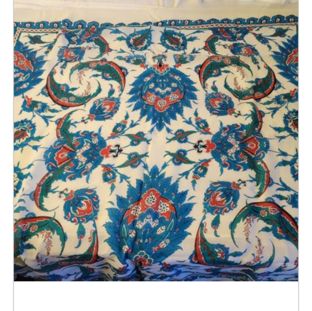Vintage Metropolitan museum of art paisley Print scarf